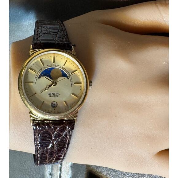 -WATCH WOMEN VTG Rare Moon Phase W/Date Geneva Quartz Watch - Picture 1 of 11